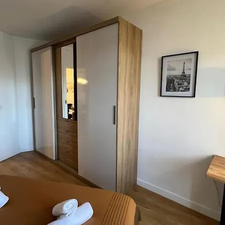Apartment Metro 14 Et Le Metro 7 A 7 Minutes A Pied Emplacement Strategique Parking Gratuit *